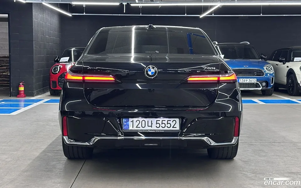 BMW 7 Series 740i xDrive M 2023 — миниатюра 4