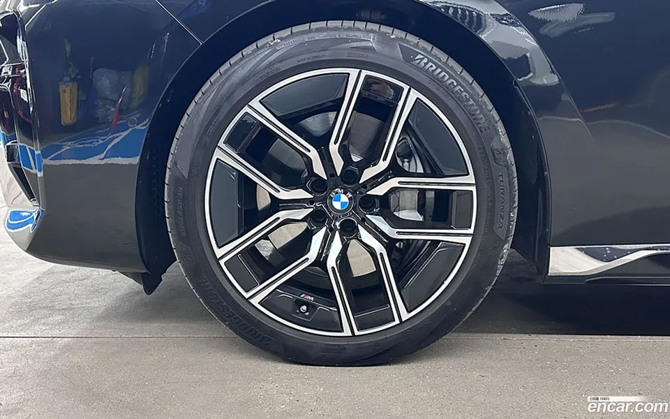 BMW 7 Series 740i xDrive M 2023 — миниатюра 5