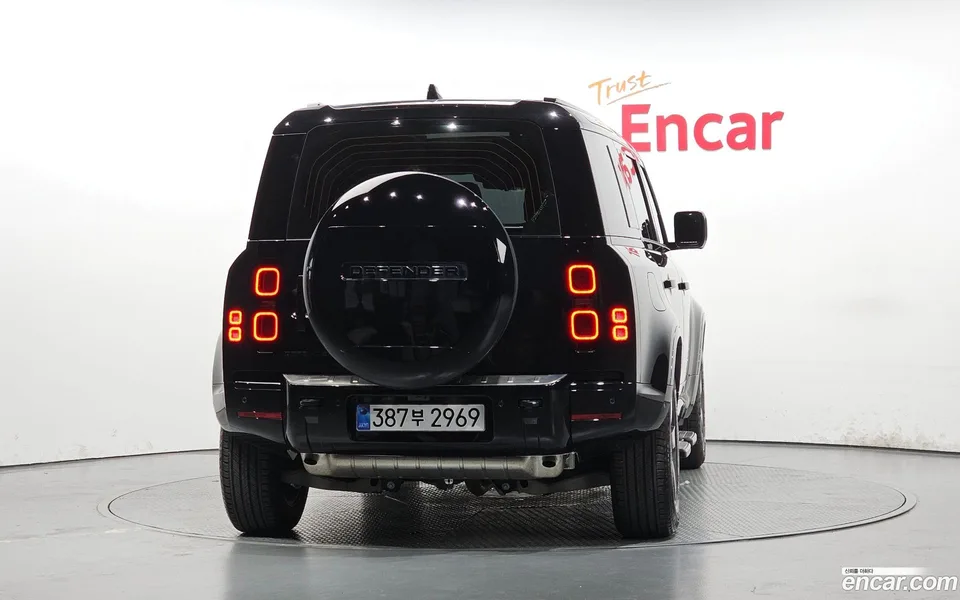 Land Rover Defender 110 P300 X- SE 2025 — миниатюра 4