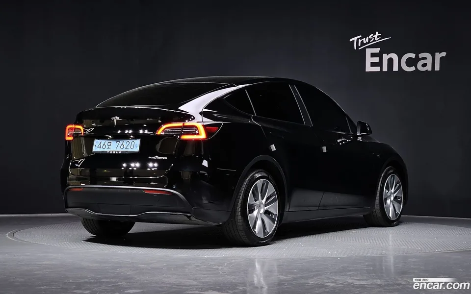 Tesla Model Y AWD 2022 — миниатюра 2