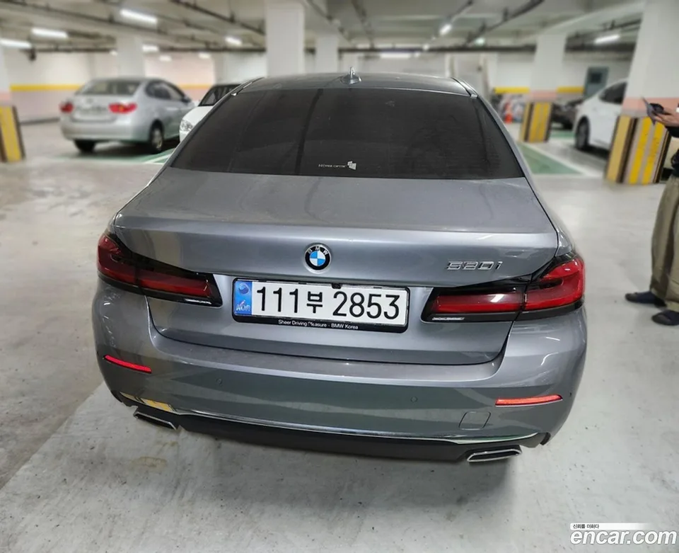 BMW 5 Series 520i 2023 — миниатюра 2