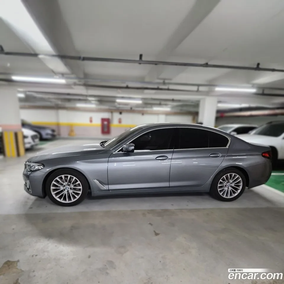BMW 5 Series 520i 2023 — миниатюра 3