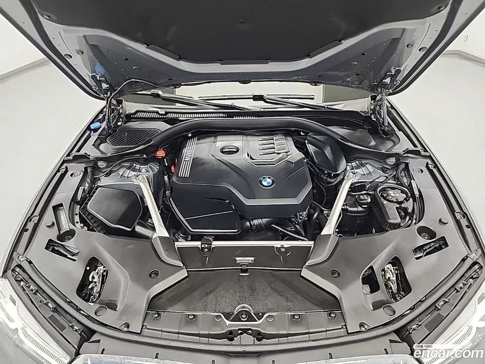 BMW 5 Series 520i 2023 — миниатюра 5
