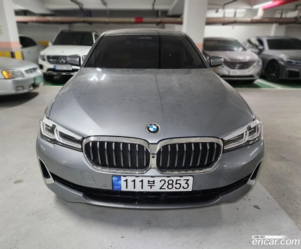 BMW 5 Series 520i 2023 — фото 1, купить с доставкой в Москву