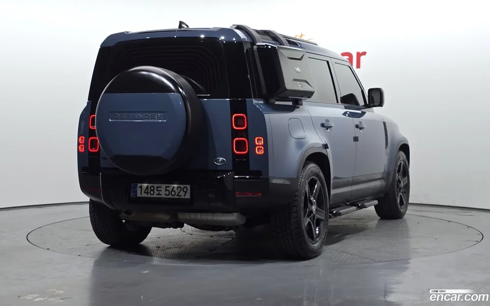 Land Rover Defender 110 D250 SE 2023 — миниатюра 2