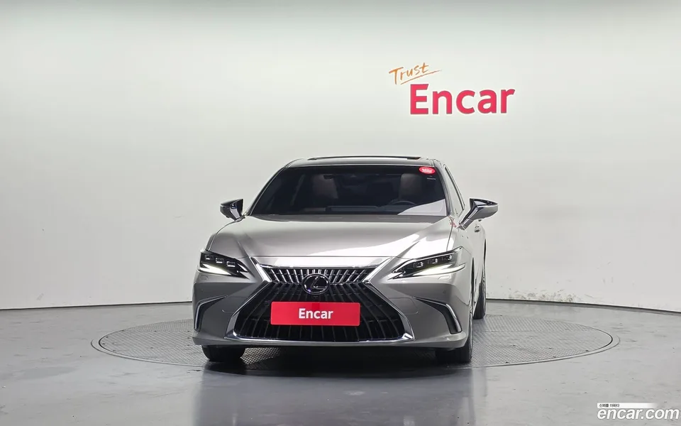 Lexus ES 300h 2023 — миниатюра 3