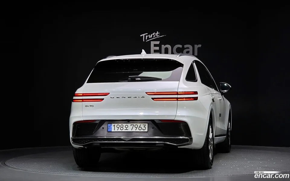 Genesis GV70 2.5T 2WD 2024 — миниатюра 4