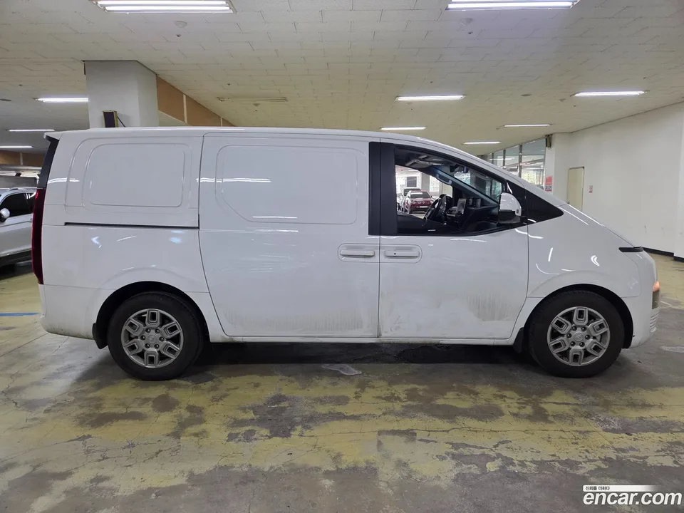 Hyundai Staria 3 2024 — миниатюра 2