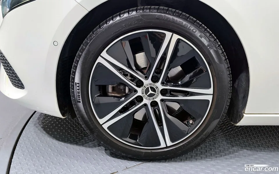 Mercedes-Benz A-Class A220 2024 — миниатюра 5