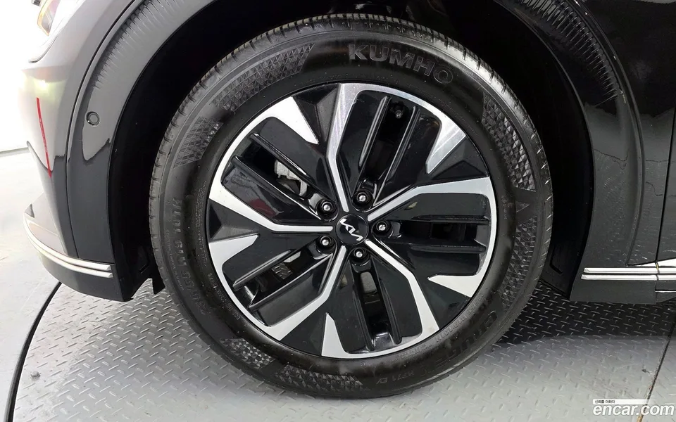 Kia EV6 2023 — миниатюра 5