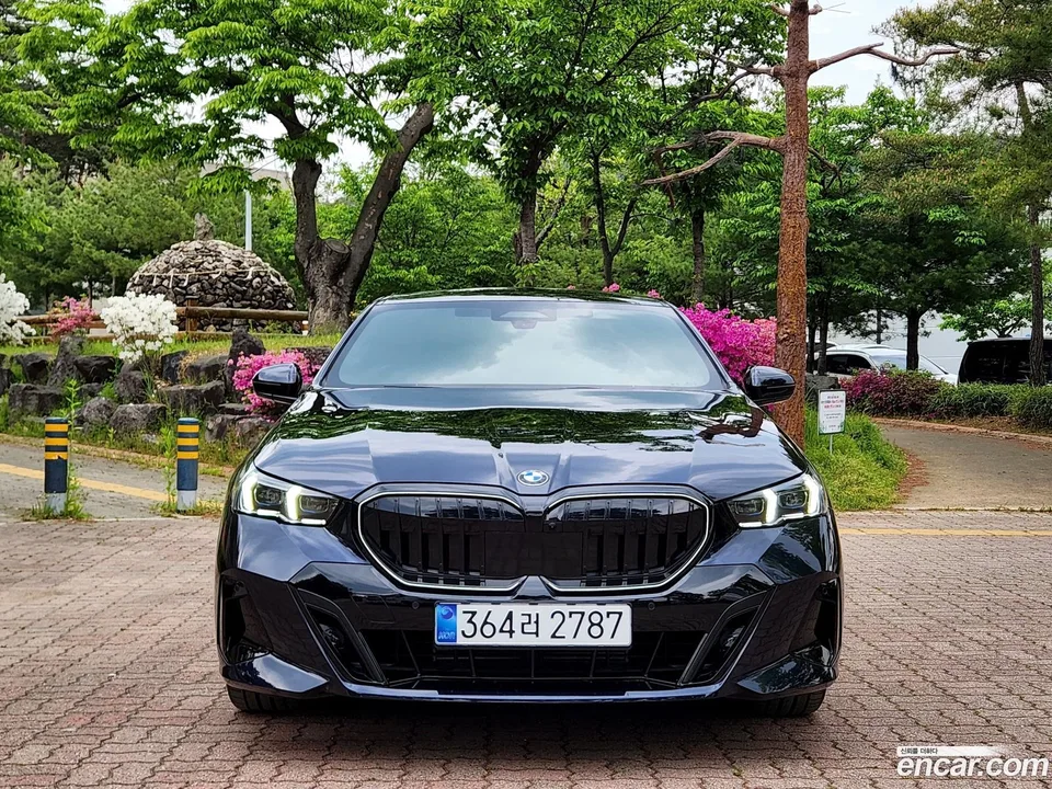 BMW 5 Series 523d M 2025 — миниатюра 2
