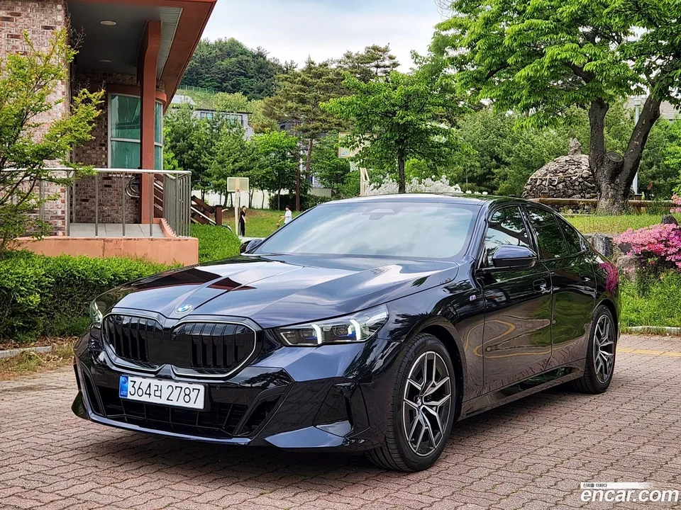 BMW 5 Series 523d M 2025 — фото 1, купить с доставкой в Москву