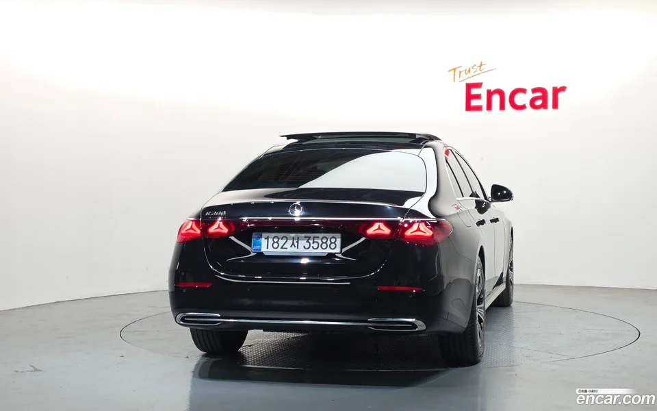 Mercedes-Benz E-Class E200 2025 — миниатюра 4