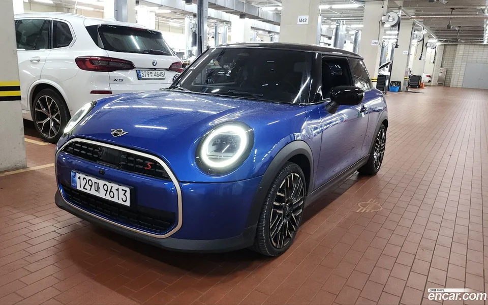 MINI Cooper S 2025 — фото 1, купить с доставкой в Москву