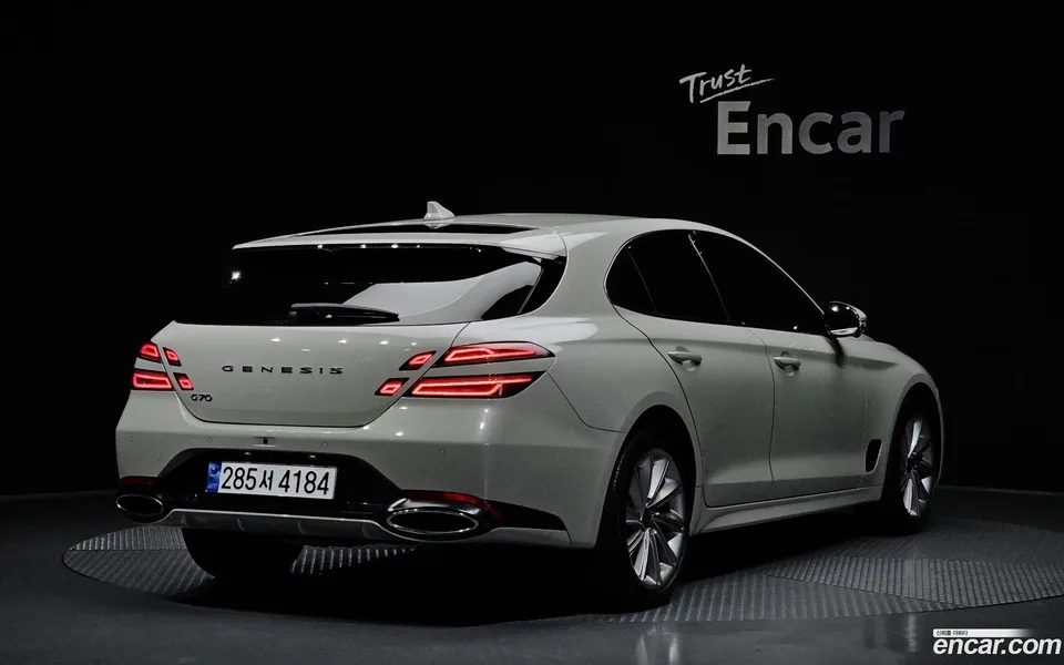 Genesis G70 Shooting Brake 2.5T 2WD 2024 — миниатюра 2