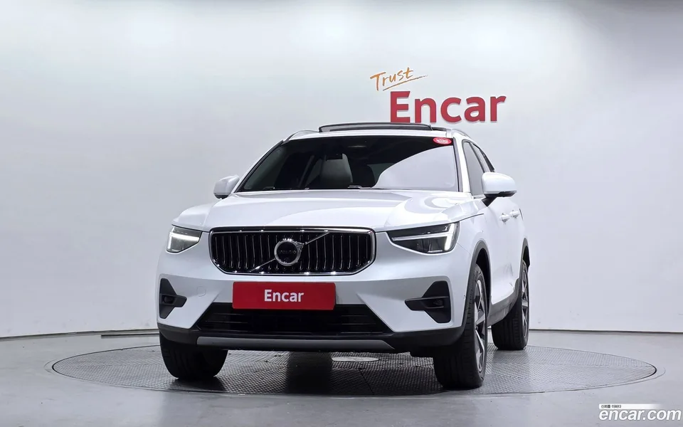 Volvo XC40 B4 2023 — миниатюра 3