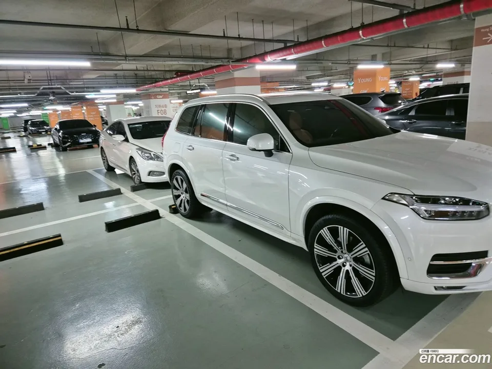Volvo XC90 B6 2023 — миниатюра 5
