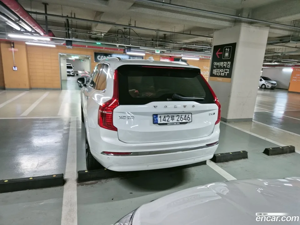 Volvo XC90 B6 2023 — фото 1, купить с доставкой в Москву