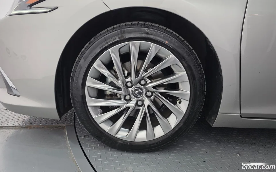 Lexus ES 300h 2023 — миниатюра 5