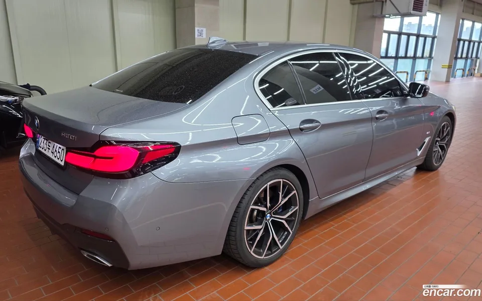 BMW 5 Series 530i M 2022 — миниатюра 2