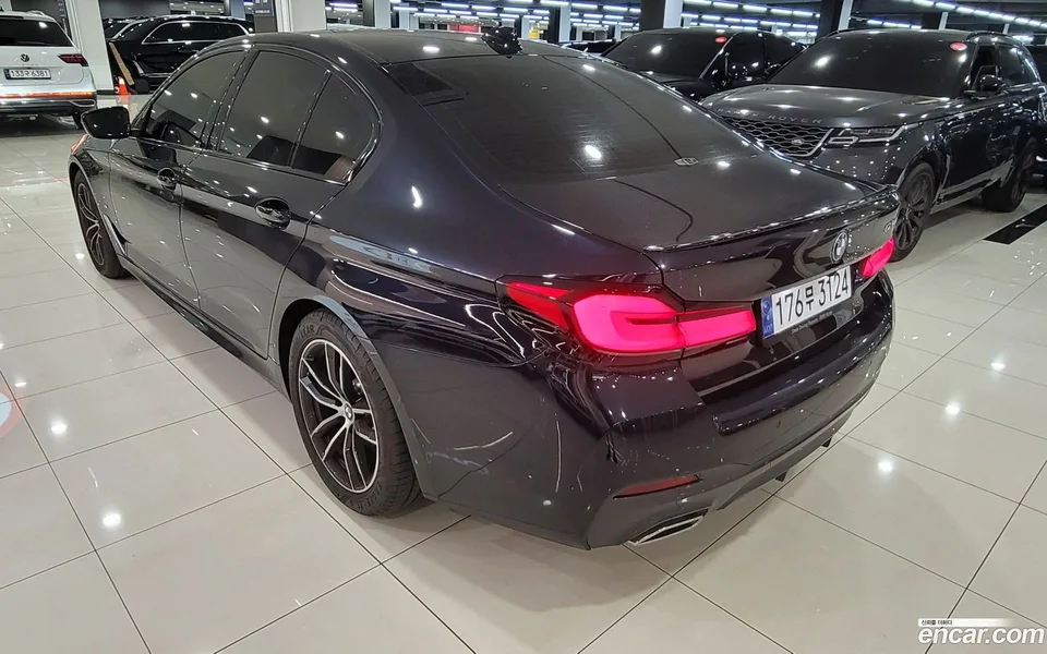 BMW 5 Series 520i M 2023 — миниатюра 2