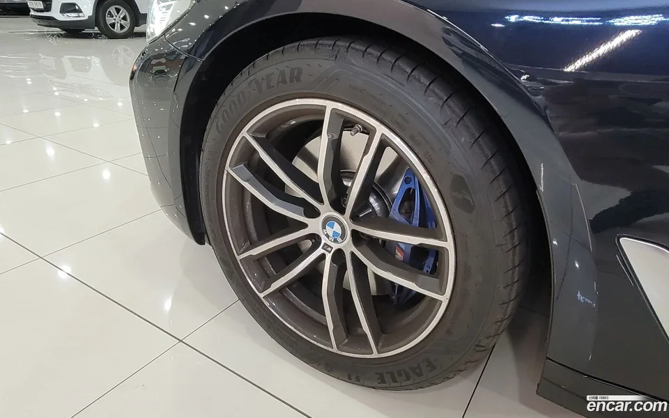 BMW 5 Series 520i M 2023 — миниатюра 5