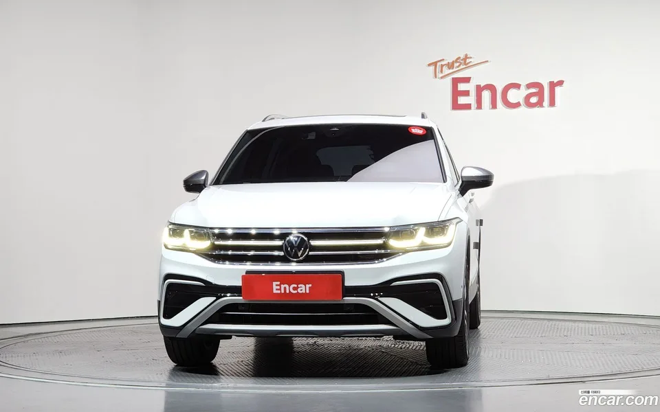 Volkswagen Tiguan Allspace 2.0 TSI 2023 — миниатюра 3