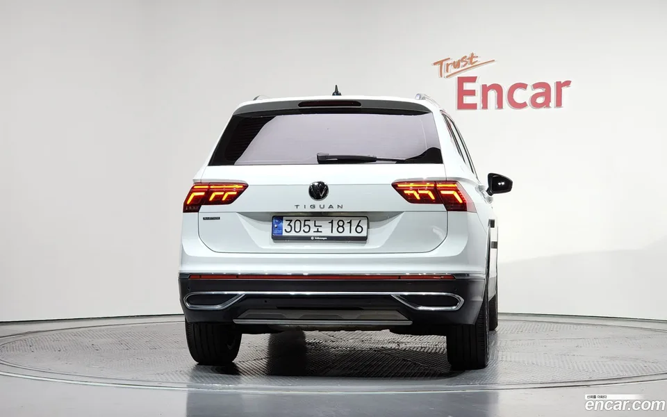 Volkswagen Tiguan Allspace 2.0 TSI 2023 — миниатюра 4