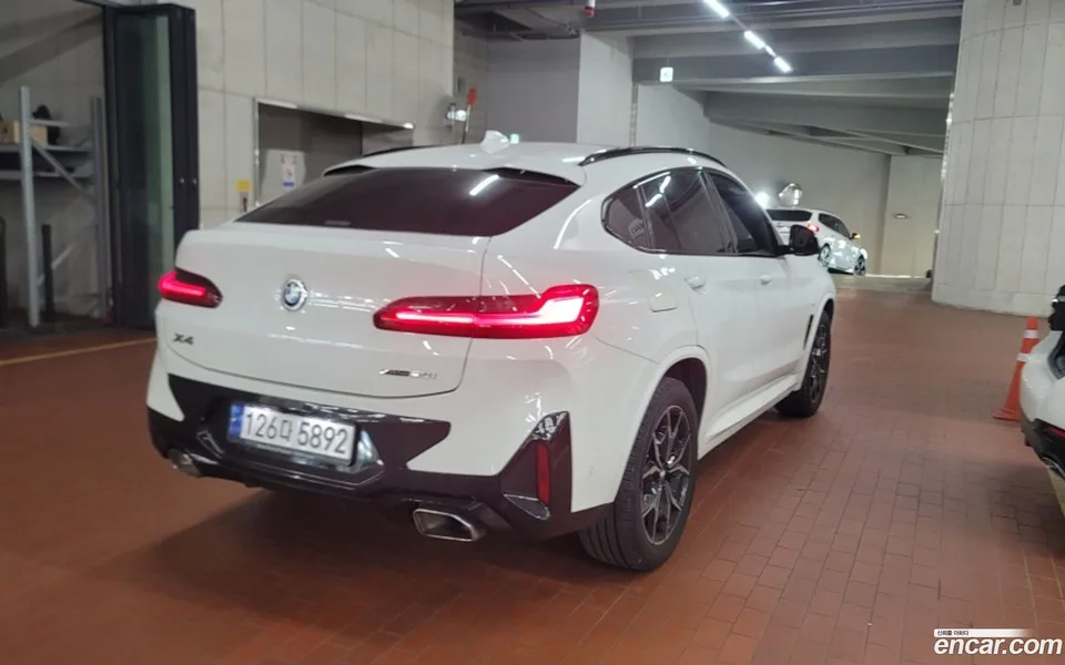 BMW X4 xDrive20i M 2022 — миниатюра 2