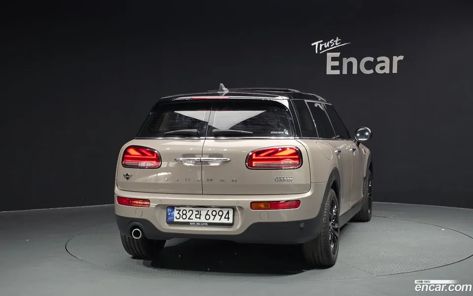 MINI Cooper Clubman 2023 — миниатюра 4