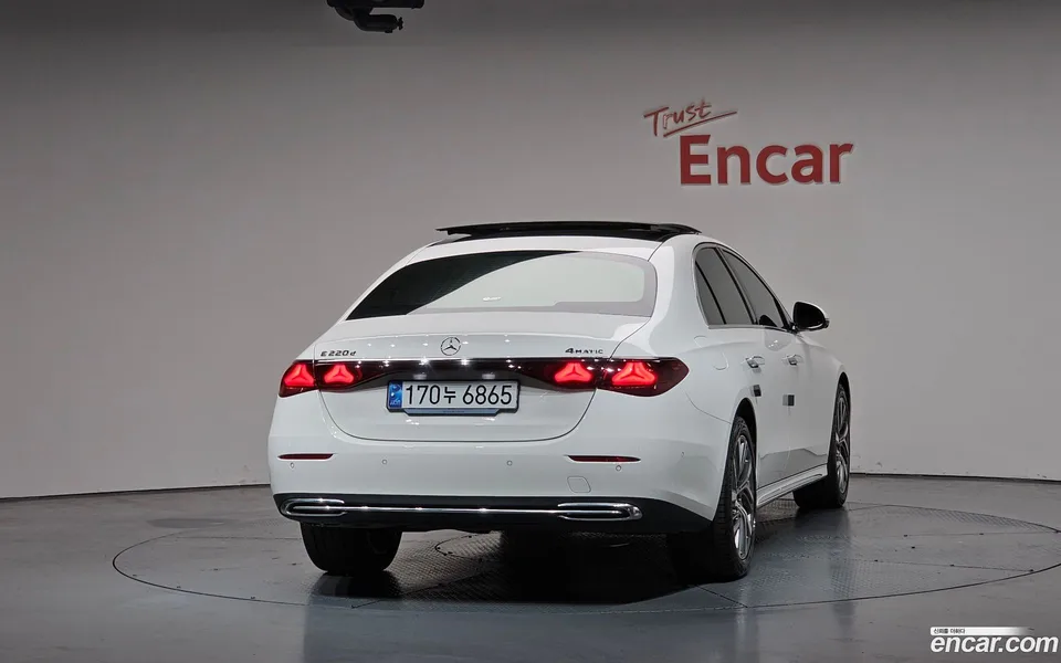 Mercedes-Benz E-Class E220d 4MATIC 2024 — миниатюра 4