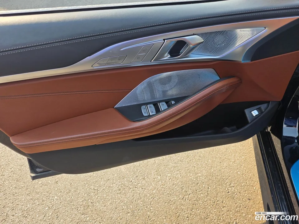 BMW 8 Series 840i xDrive M 2022 — миниатюра 4