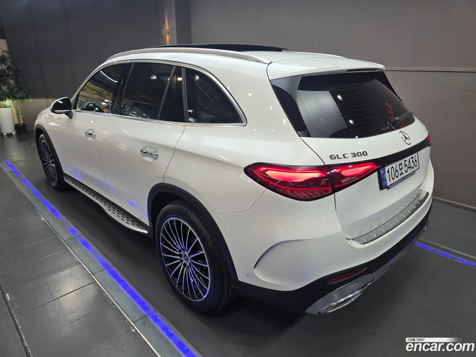 Mercedes-Benz GLC-Class GLC300 4MATIC AMG Line 2024 — миниатюра 2