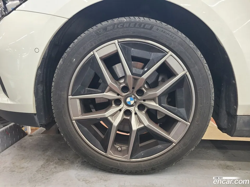 BMW 5 Series 530i xDrive 2023 — миниатюра 2