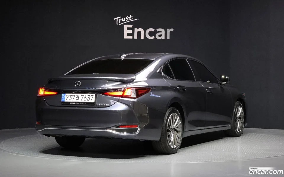Lexus ES 300h 2024 — миниатюра 2