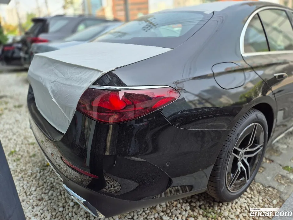 Mercedes-Benz E-Class E300 4MATIC AMG Line 2026 — миниатюра 4