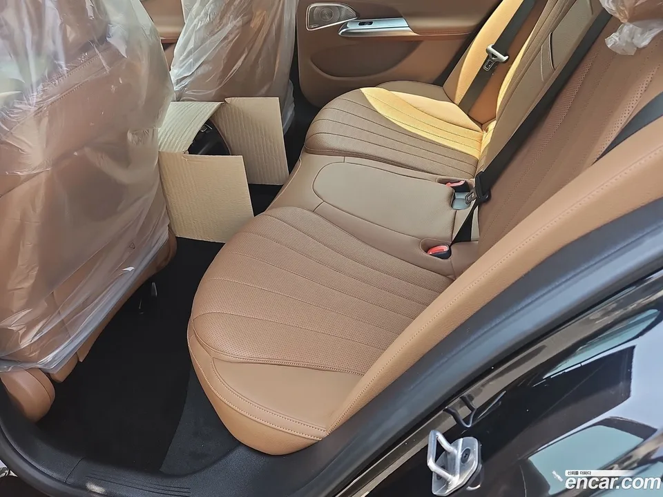 Mercedes-Benz E-Class E300 4MATIC AMG Line 2026 — миниатюра 2