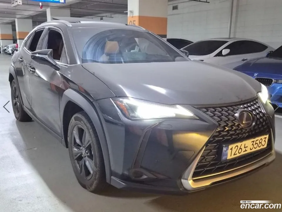 Lexus UX 250h 2.0 2WD 2023 — миниатюра 2