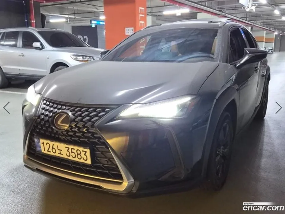 Lexus UX 250h 2.0 2WD 2023 — миниатюра 3