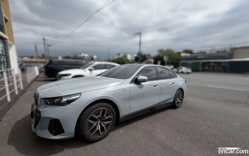 BMW 5 Series 520i M 2025 — миниатюра 2