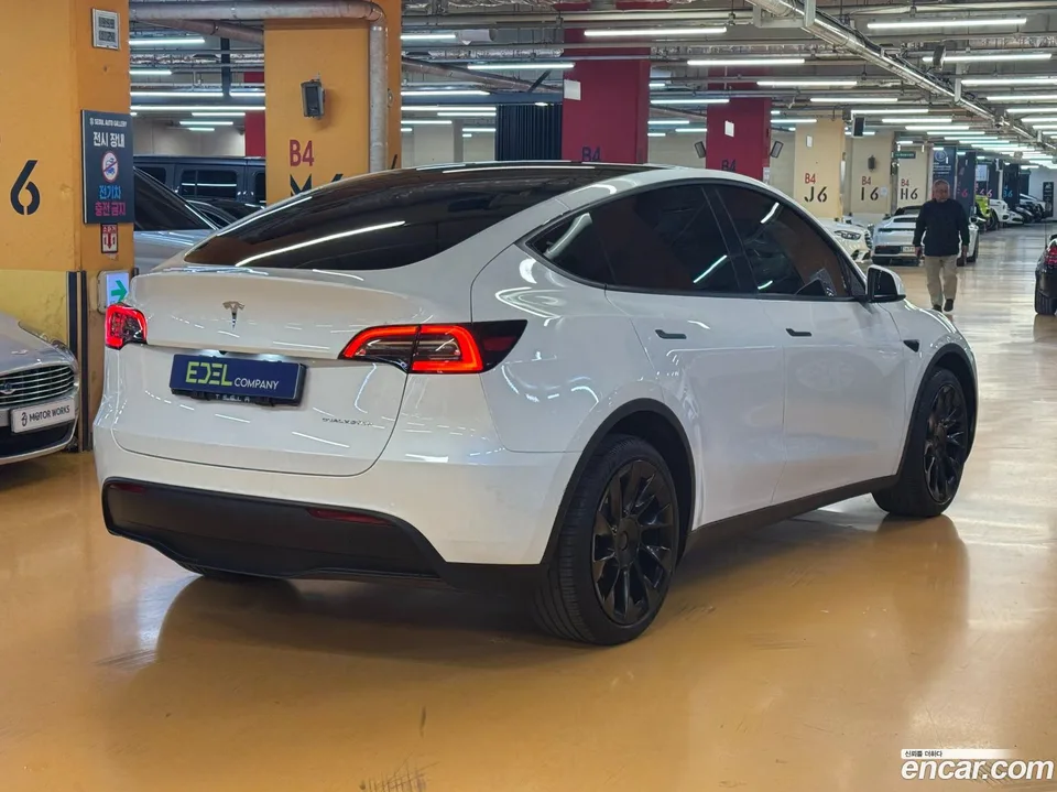 Tesla Model Y AWD 2022 — миниатюра 2
