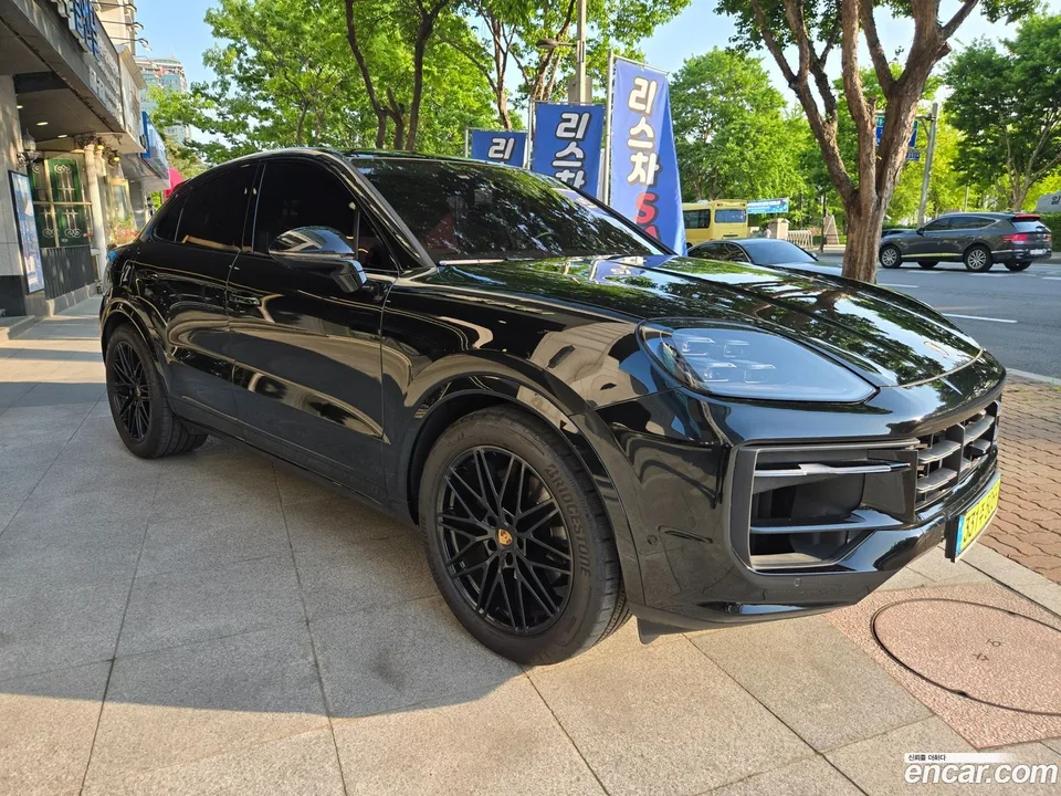 Porsche Cayenne 3.0 2024 — фото 1, купить с доставкой в Москву