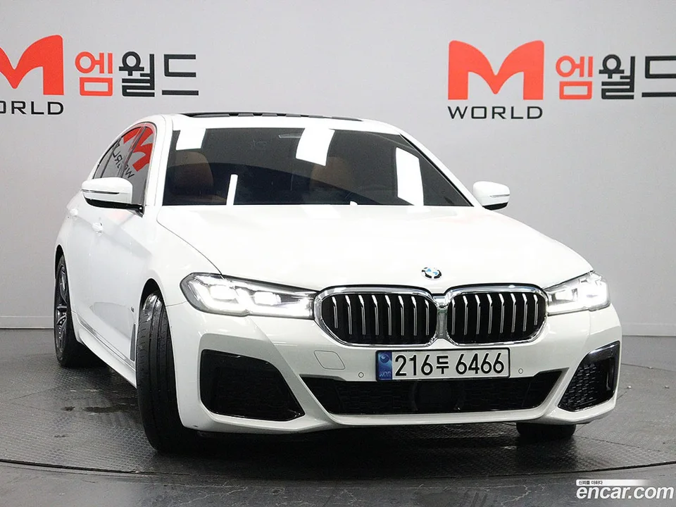 BMW 5 Series 520i M 2022 — миниатюра 2