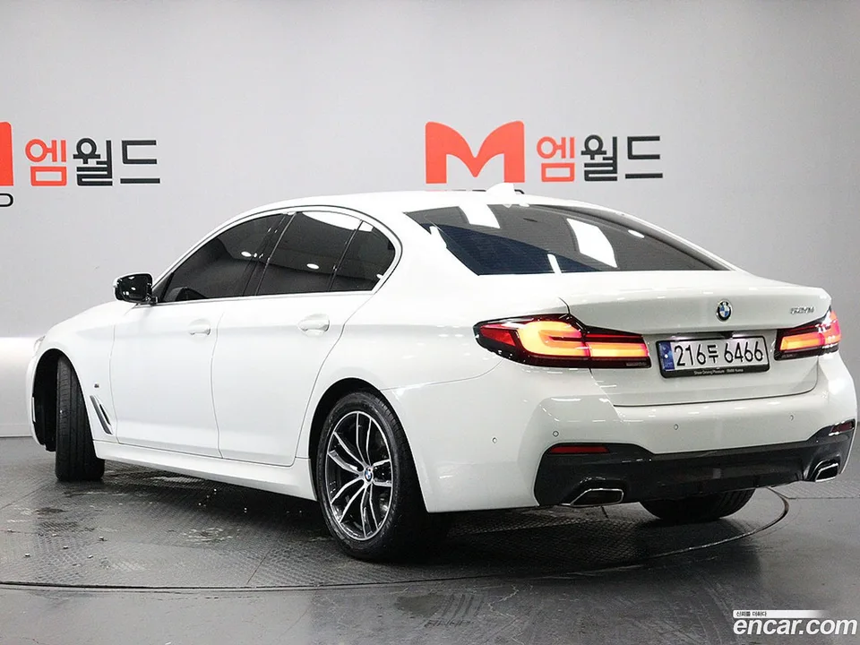 BMW 5 Series 520i M 2022 — миниатюра 3