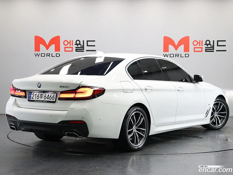 BMW 5 Series 520i M 2022 — миниатюра 4