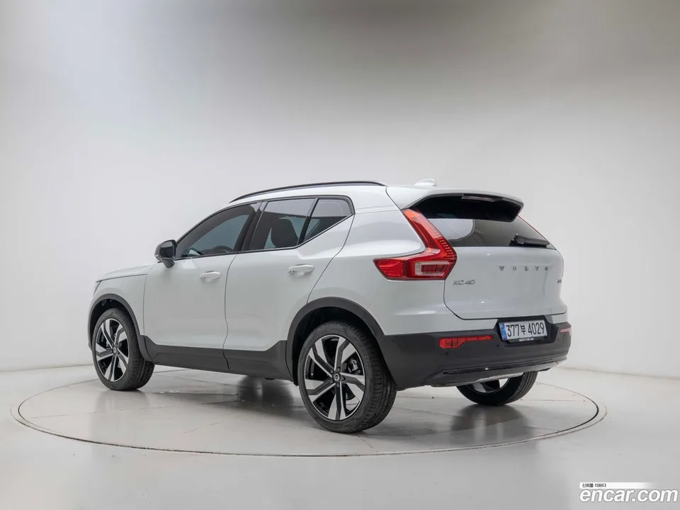 Volvo XC40 B4 2025 — миниатюра 4