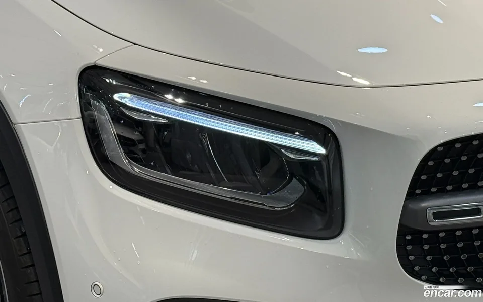 Mercedes-Benz GLB-Class GLB250 4MATIC 2025 — миниатюра 5