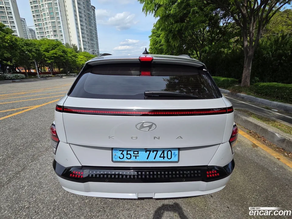 Hyundai Kona Electric 2023 — миниатюра 5