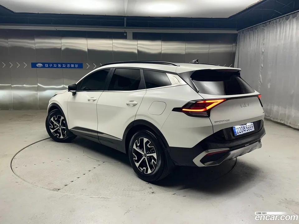 Kia Sportage Hybrid 2WD 2023 — миниатюра 3