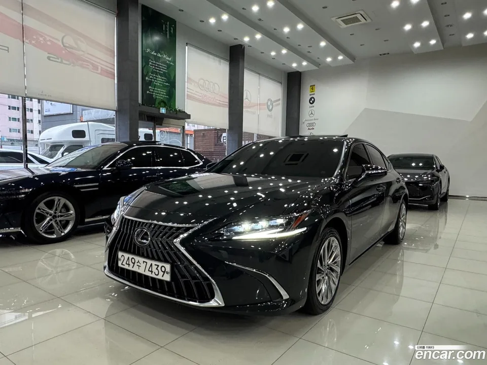 Lexus ES 300h 2024 — фото 1, купить с доставкой в Москву